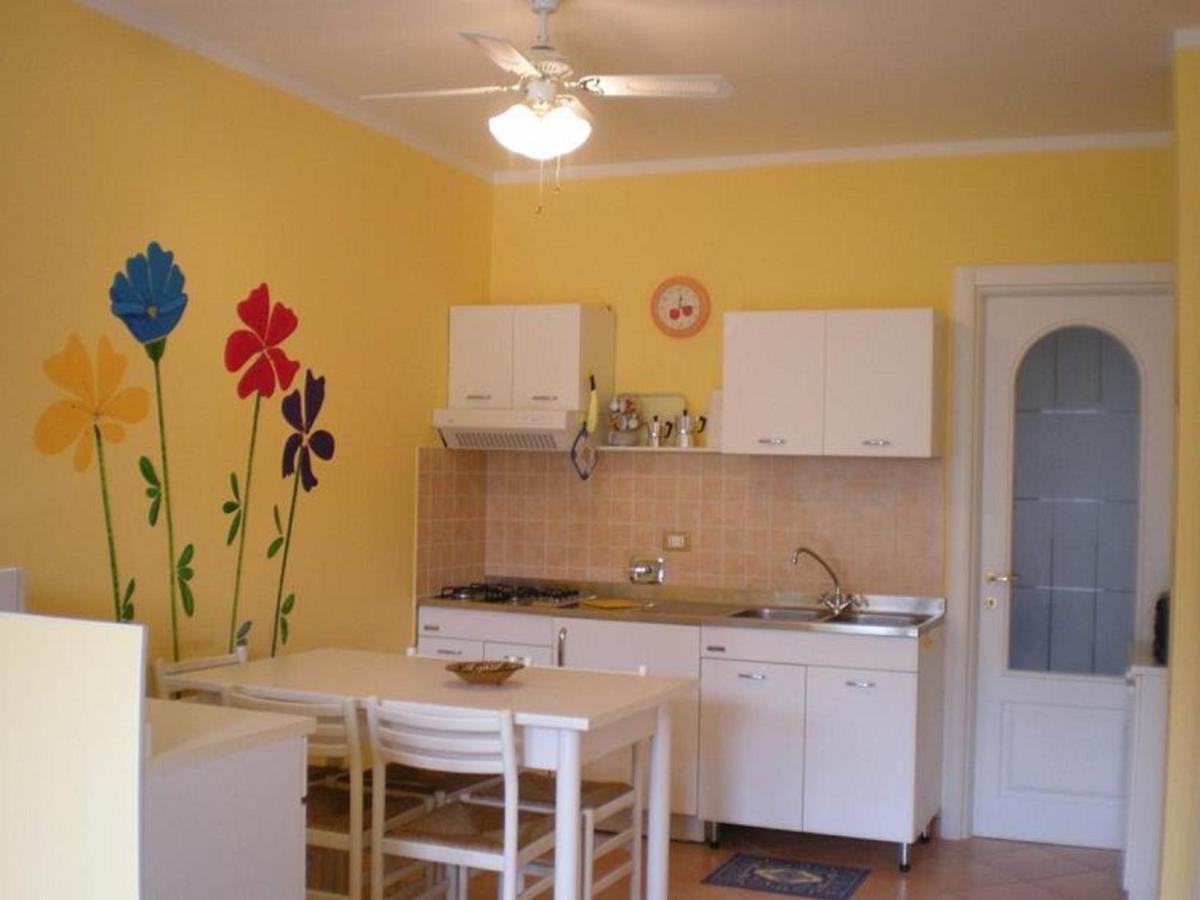 Casa Gialla Imperia Bagian luar foto